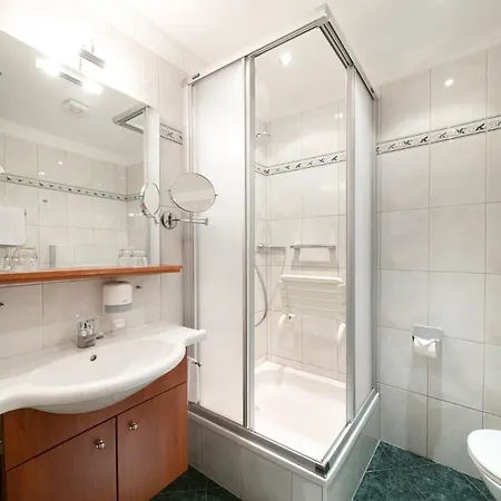 מלון Der Alpenhof 3*